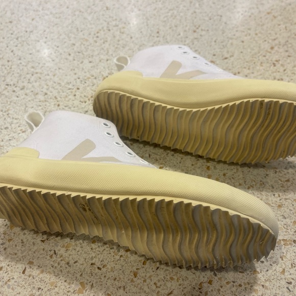 Veja Nova HT Canvas Sneakers - Picture 2 of 8